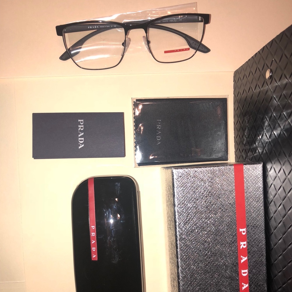 Prada Eyewear - Picture 7 of 8